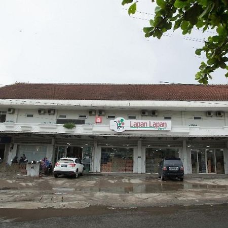 Oyo 850 Lapan Lapan Hotel Banjarmasin  Exterior photo