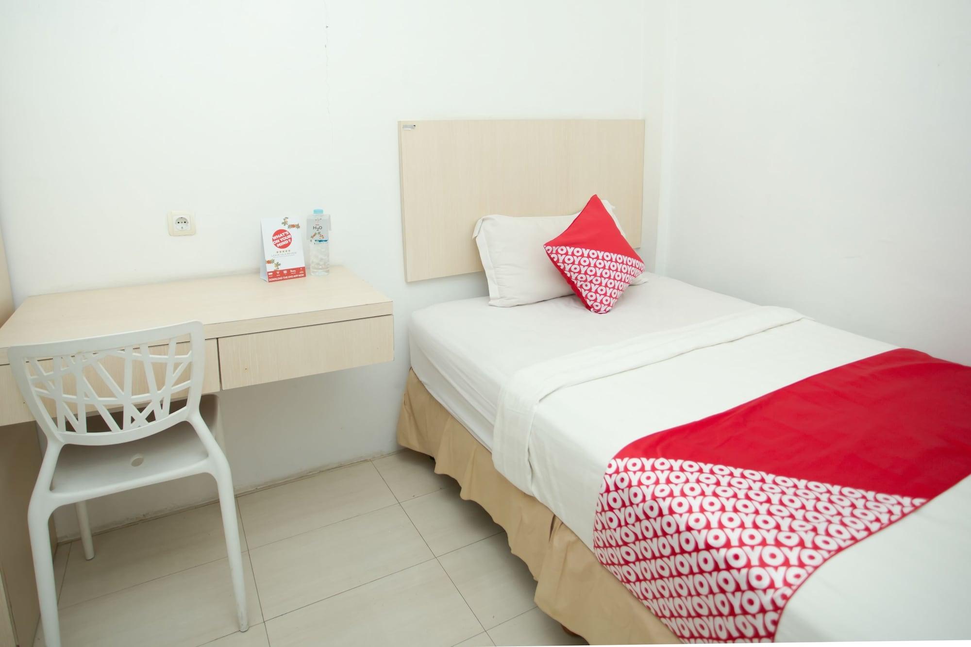 Oyo 850 Lapan Lapan Hotel Banjarmasin  Exterior photo