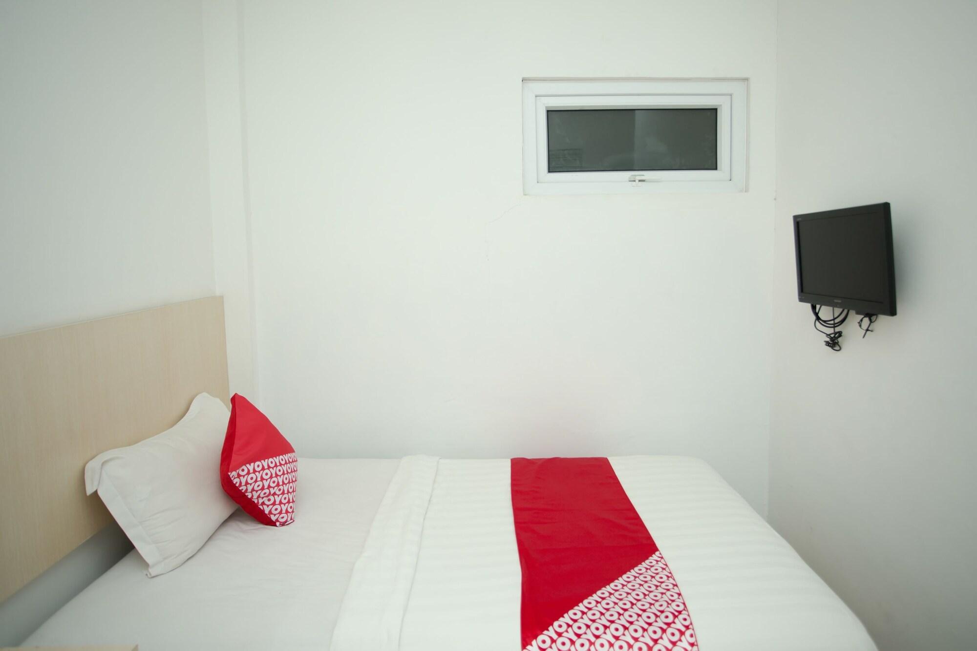 Oyo 850 Lapan Lapan Hotel Banjarmasin  Exterior photo