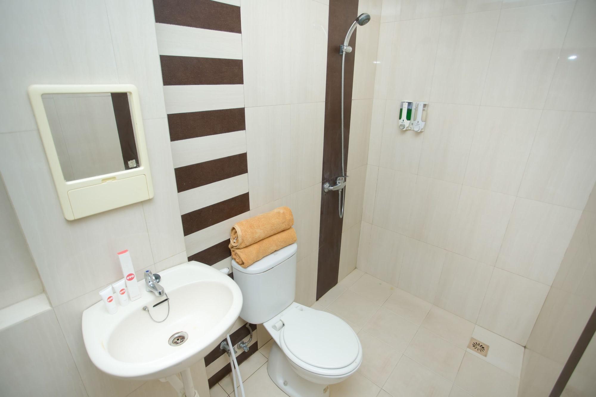 Oyo 850 Lapan Lapan Hotel Banjarmasin  Exterior photo