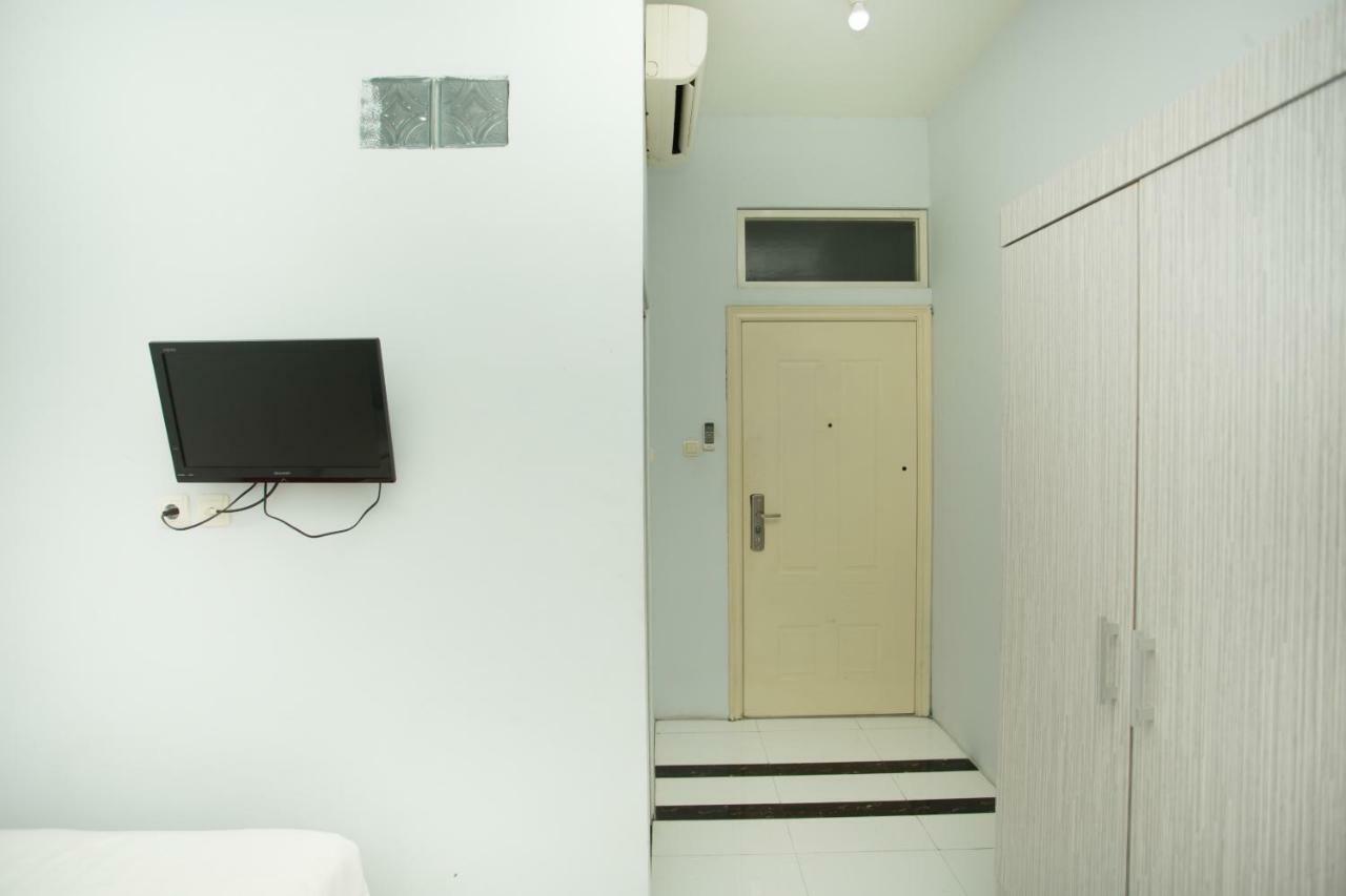 Oyo 850 Lapan Lapan Hotel Banjarmasin  Exterior photo