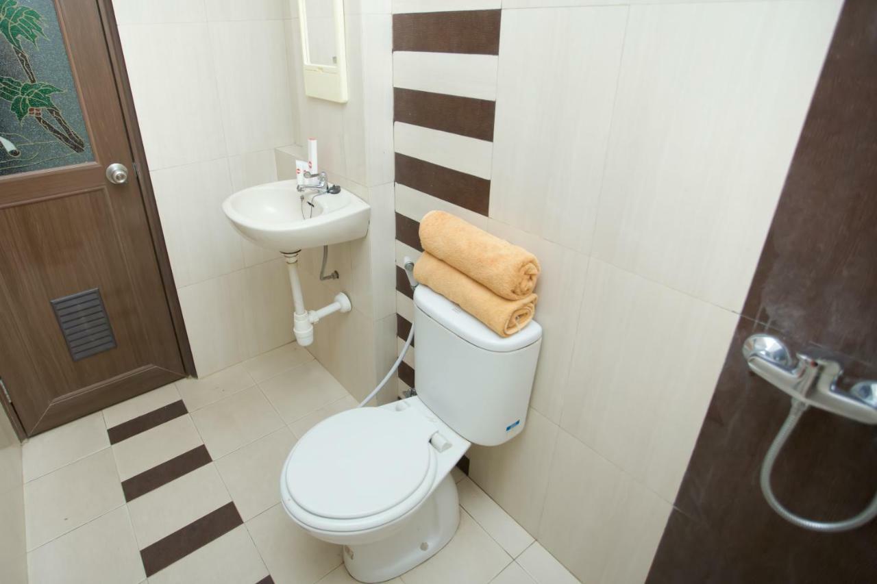 Oyo 850 Lapan Lapan Hotel Banjarmasin  Exterior photo