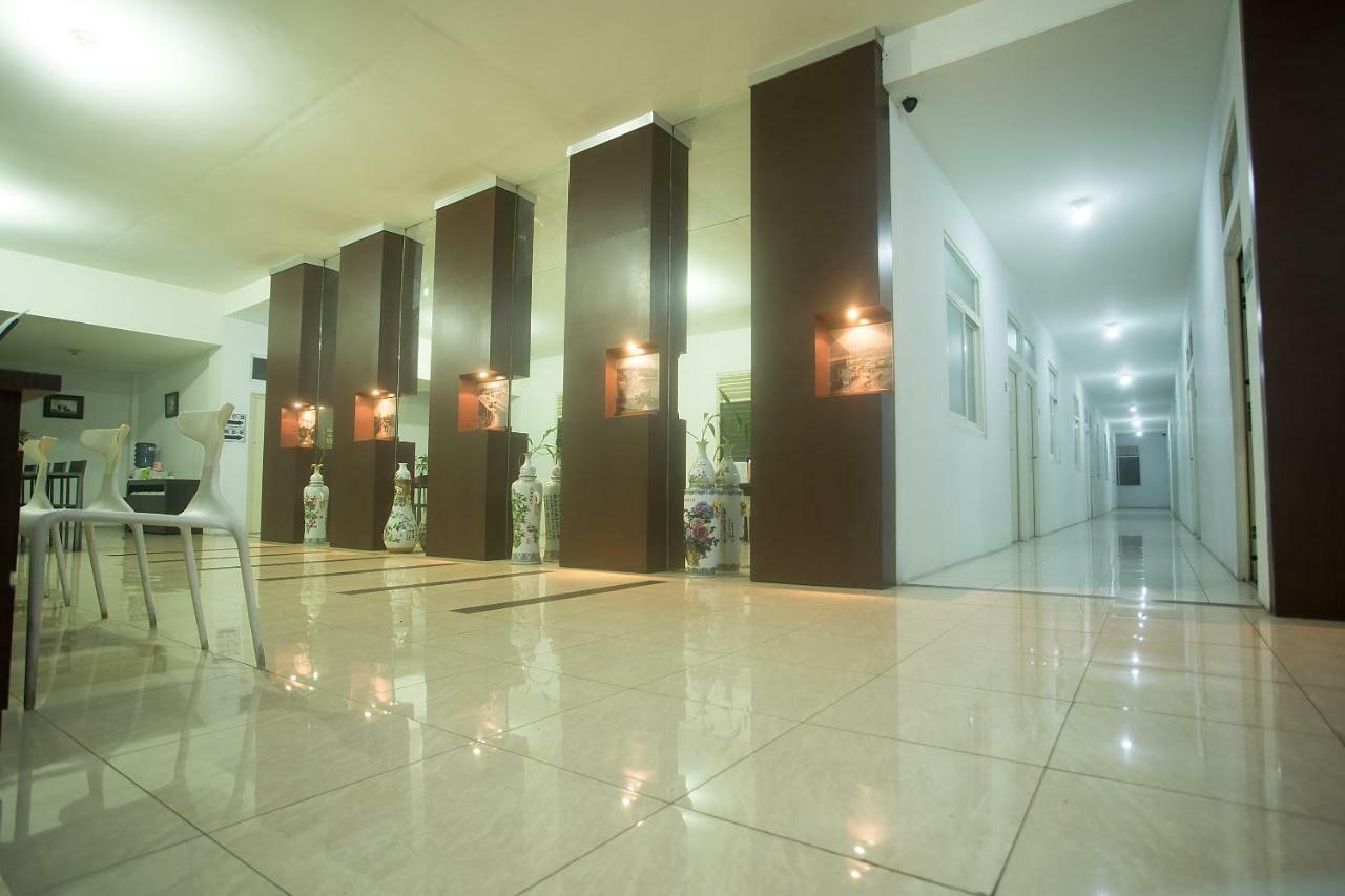 Oyo 850 Lapan Lapan Hotel Banjarmasin  Exterior photo