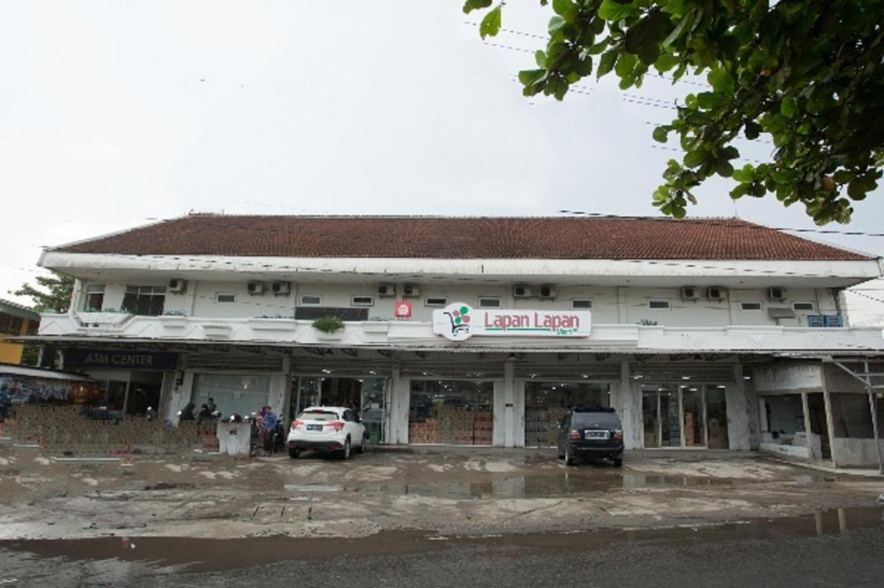 Oyo 850 Lapan Lapan Hotel Banjarmasin  Exterior photo